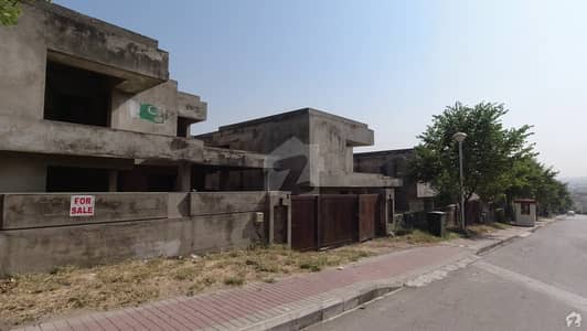 بحریہ ٹاؤن فیز 6 بحریہ ٹاؤن راولپنڈی راولپنڈی میں 5 کمروں کا 1 کنال مکان 3.5 کروڑ میں برائے فروخت۔ بحریہ ٹاؤن فیز 6 بحریہ ٹاؤن راولپنڈی راولپنڈی میں 5 کمروں کا 1 کنال مکان 3.5 کروڑ میں برائے فروخت۔