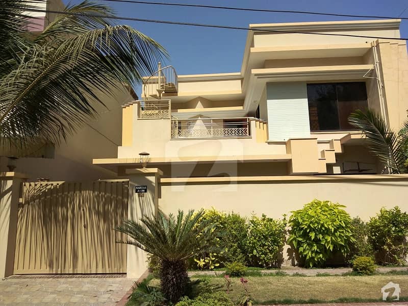 کے ڈی اے آفیسرز سوسائٹی گلشنِ اقبال ٹاؤن کراچی میں 4 کمروں کا 10 مرلہ مکان 8.5 کروڑ میں برائے فروخت۔