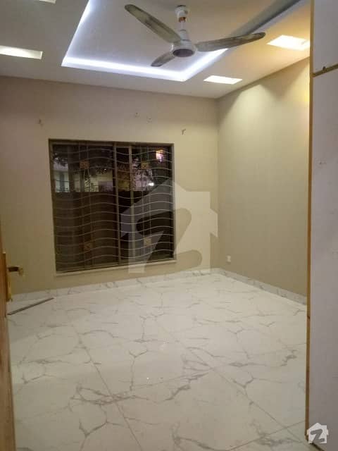 اسٹیٹ لائف ہاؤسنگ سوسائٹی لاہور میں 4 کمروں کا 10 مرلہ مکان 70 ہزار میں کرایہ پر دستیاب ہے۔