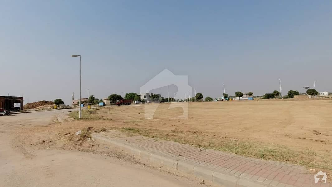 Stunning 4500 Square Feet Residential Plot In University Town Available
