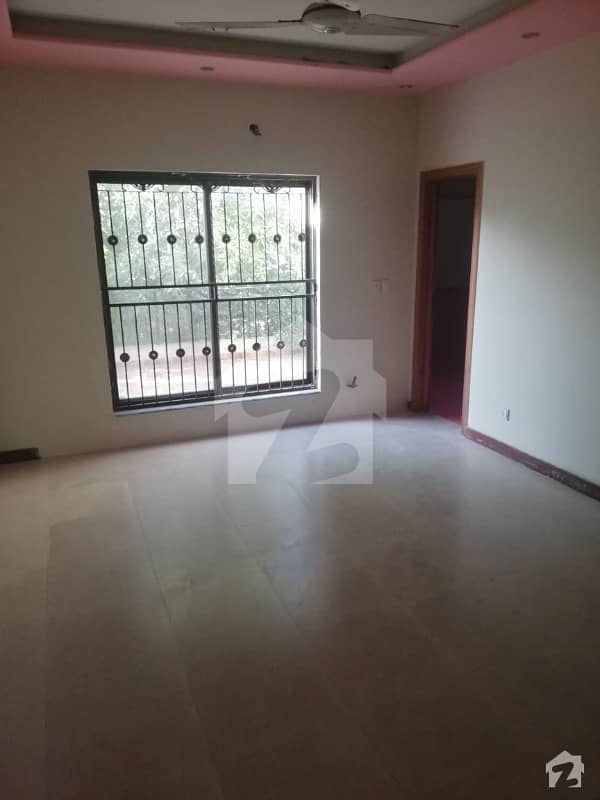 1 kanal Beautiful Upper Portion For Rent In DHA Phase 4