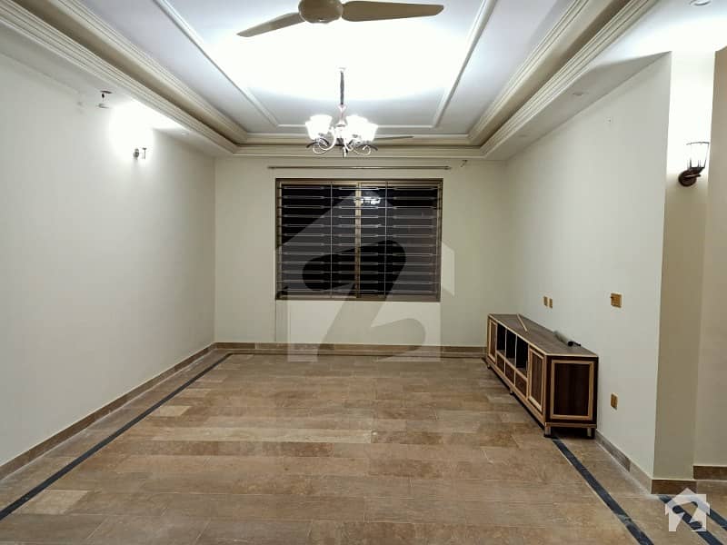 سوان گارڈن ۔ بلاک ایف سوان گارڈن اسلام آباد میں 3 کمروں کا 17 مرلہ بالائی پورشن 45 ہزار میں کرایہ پر دستیاب ہے۔