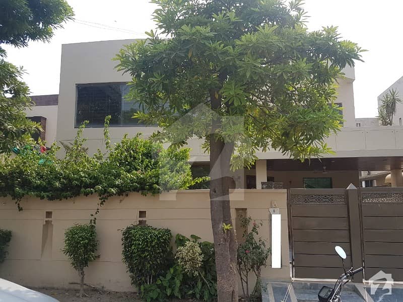 ڈی ایچ اے فیز 4 ڈیفنس (ڈی ایچ اے) لاہور میں 5 کمروں کا 1 کنال مکان 1.2 لاکھ میں کرایہ پر دستیاب ہے۔
