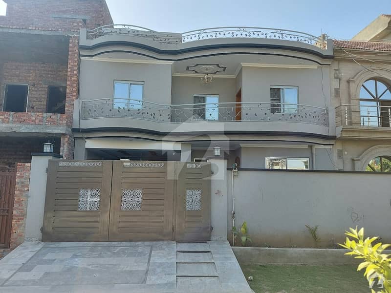 10 Marla House In Central Lalazaar Garden For Sale