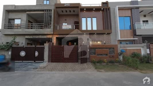 پارک ویو ولاز - ٹیولپ بلاک پارک ویو ولاز لاہور میں 4 کمروں کا 5 مرلہ مکان 1.15 کروڑ میں برائے فروخت۔ پارک ویو ولاز - ٹیولپ بلاک پارک ویو ولاز لاہور میں 4 کمروں کا 5 مرلہ مکان 1.15 کروڑ میں برائے فروخت۔