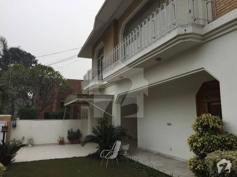 فیصل ٹاؤن ۔ بلاک بی فیصل ٹاؤن لاہور میں 5 کمروں کا 1 کنال مکان 4.6 کروڑ میں برائے فروخت۔
