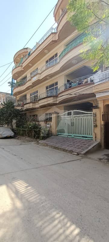 Flat Of 4800  Square Feet Available In Fazal Town
