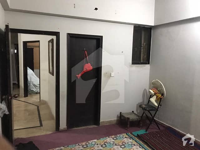 In Gulberg Town 1000  Square Feet Flat For Sale