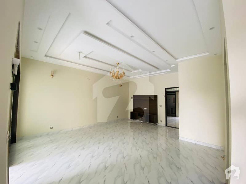 ایل ڈی اے ایوینیو ۔ بلاک بی ایل ڈی اے ایوینیو لاہور میں 5 کمروں کا 10 مرلہ مکان 30 ہزار میں کرایہ پر دستیاب ہے۔