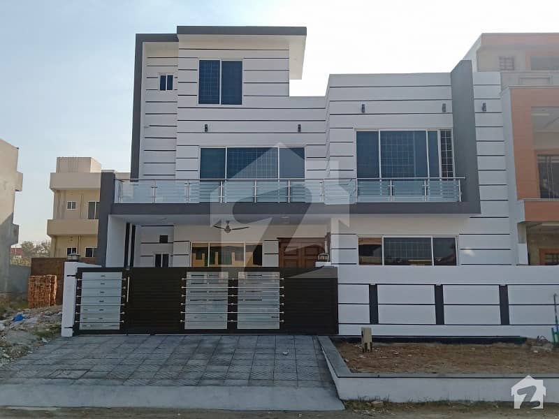 3200 Square Feet House Available For Sale In G-13