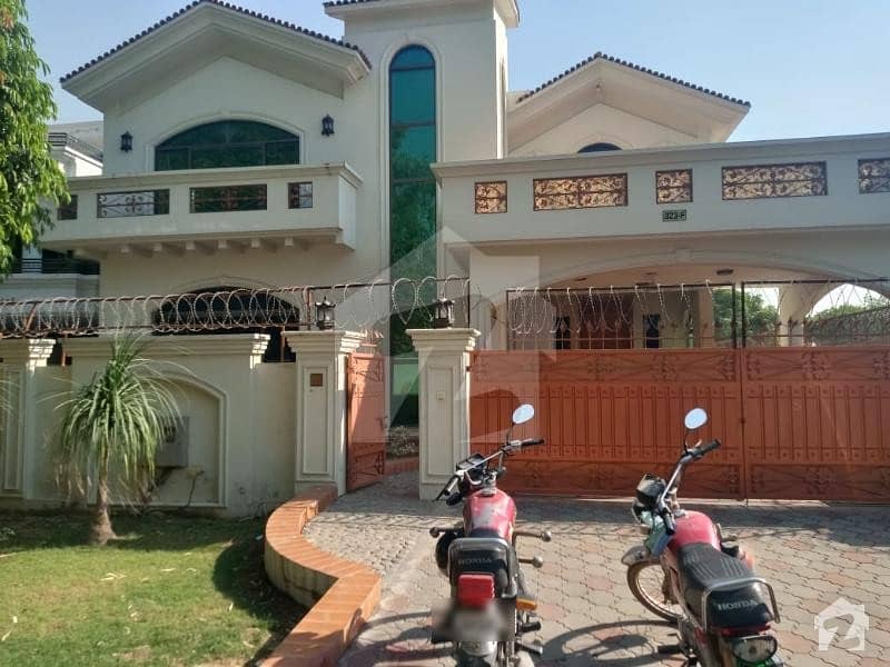 4500  Square Feet House Situated In F11 For Rent