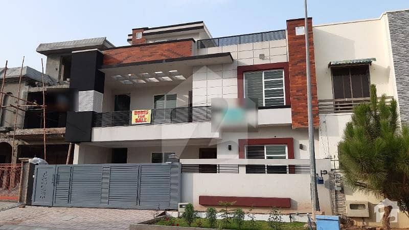 میڈیا ٹاؤن راولپنڈی میں 6 کمروں کا 12 مرلہ مکان 2.9 کروڑ میں برائے فروخت۔