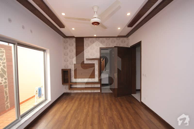 ڈی ایچ اے فیز 4 ڈیفنس (ڈی ایچ اے) لاہور میں 4 کمروں کا 10 مرلہ مکان 1 لاکھ میں کرایہ پر دستیاب ہے۔