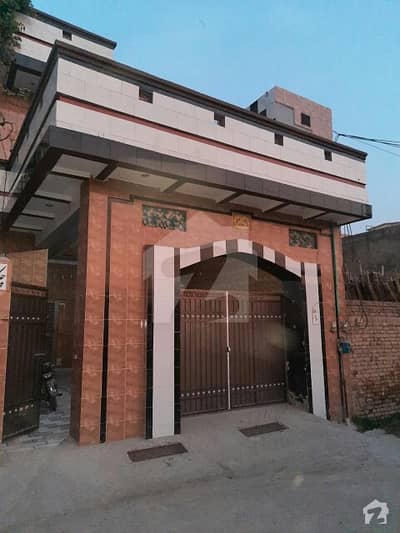 A Unique Beautiful House Double Storey Available For Sale In Main Asharf Town Street . Quality Construction 4 Bedroom
2 Tv Lounge
2 Drawing Room
2 Kitchen
2 Store
6 Bathroom
2 Water Bore
3 Sided Ventilation Gallery
2 Wapda Meter
1 Gas Meter 2nd P