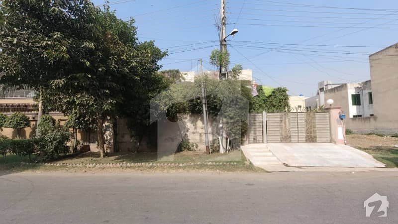 آرکیٹیکٹس انجنیئرز سوسائٹی ۔ بلاک ڈی آرکیٹیکٹس انجنیئرز ہاؤسنگ سوسائٹی لاہور میں 6 کمروں کا 1 کنال مکان 3.75 کروڑ میں برائے فروخت۔
