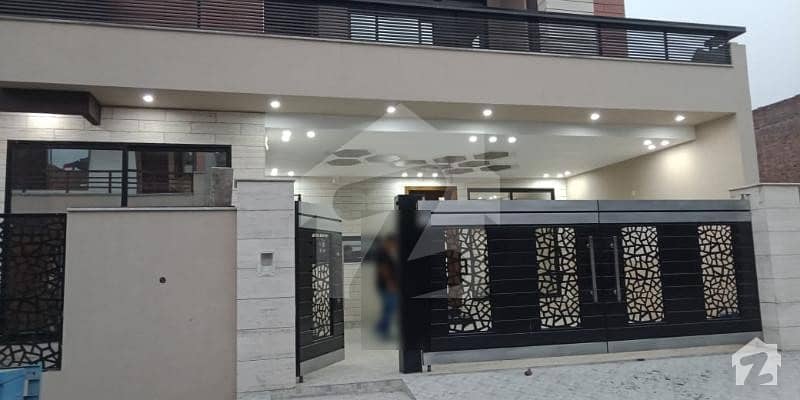 ماڈل سٹی ون کینال روڈ فیصل آباد میں 5 کمروں کا 7 مرلہ مکان 1.8 کروڑ میں برائے فروخت۔