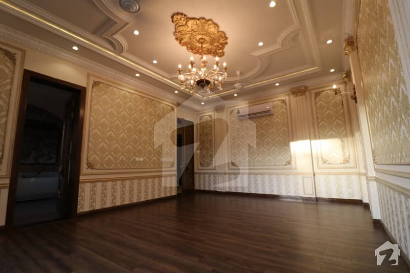 ڈی ایچ اے فیز 8 ڈیفنس (ڈی ایچ اے) لاہور میں 6 کمروں کا 1 کنال مکان 4.75 کروڑ میں برائے فروخت۔