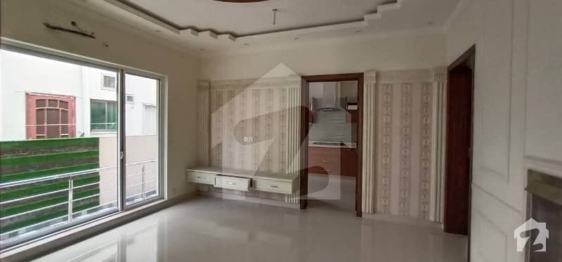 ڈی ایچ اے فیز 5 - بلاک ایل فیز 5 ڈیفنس (ڈی ایچ اے) لاہور میں 5 کمروں کا 10 مرلہ مکان 4.25 کروڑ میں برائے فروخت۔