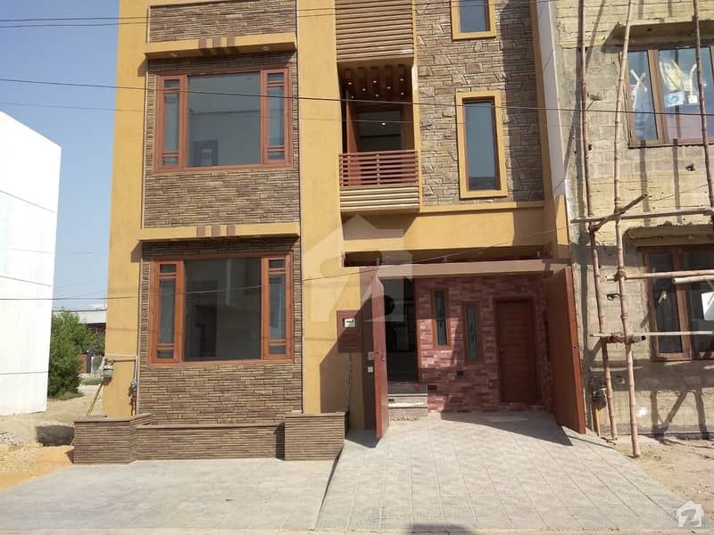 ڈی ایچ اے فیز 7 ڈی ایچ اے کراچی میں 4 کمروں کا 4 مرلہ مکان 3.35 کروڑ میں برائے فروخت۔