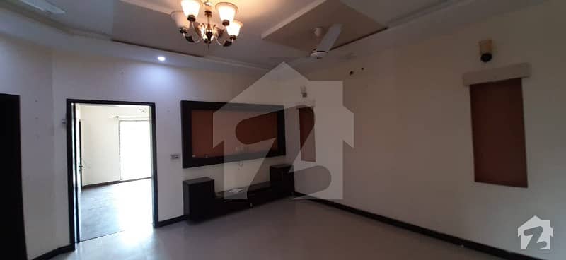 10 Marla Used House For Sale In Bahria Town Lahore