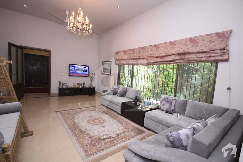 ڈی ایچ اے فیز 4 ڈیفنس (ڈی ایچ اے) لاہور میں 6 کمروں کا 1 کنال مکان 3.7 کروڑ میں برائے فروخت۔
