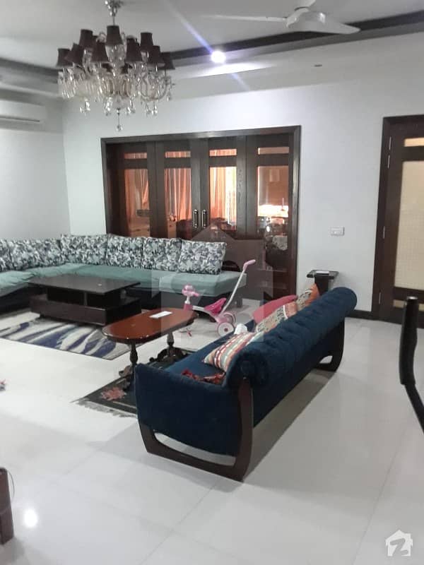 بحریہ ٹاؤن عثمان بلاک بحریہ ٹاؤن سیکٹر B بحریہ ٹاؤن لاہور میں 5 کمروں کا 1 کنال مکان 4 کروڑ میں برائے فروخت۔
