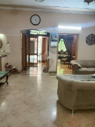 جوہر ٹاؤن لاہور میں 4 کمروں کا 7 مرلہ مکان 2 کروڑ میں برائے فروخت۔