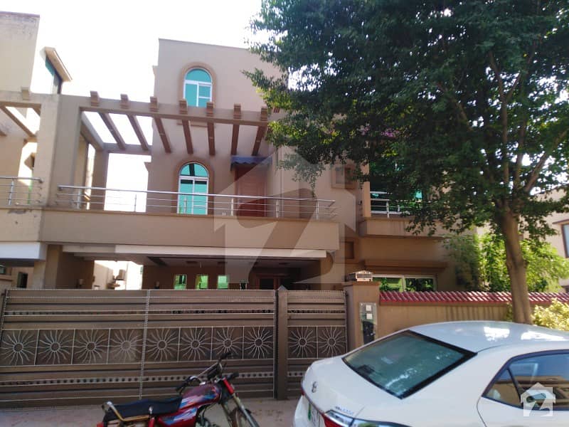 12 Marla Owner Built BeautiFul House Chambeli Block Bahria Town Lahore