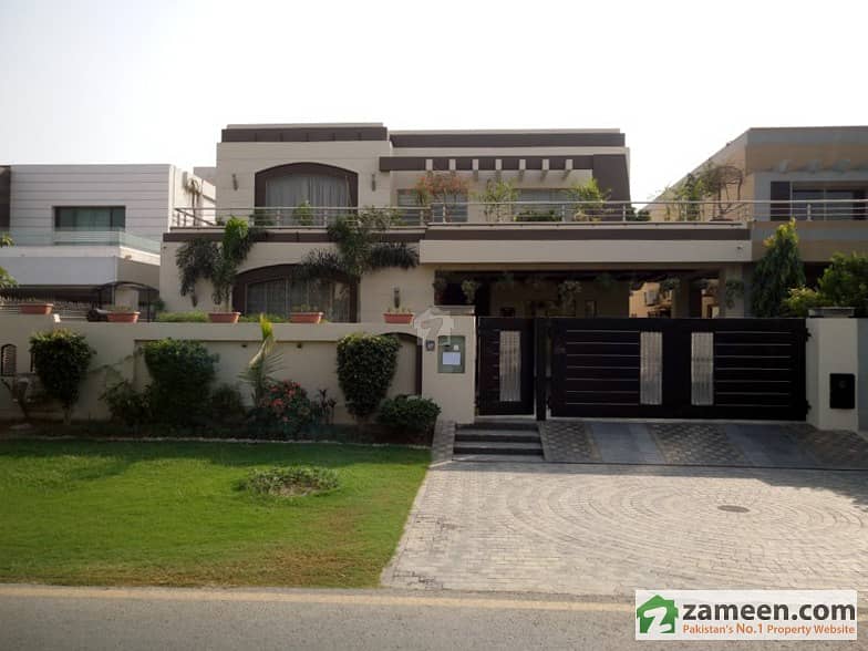 ڈی ایچ اے فیز 5 - بلاک بی فیز 5 ڈیفنس (ڈی ایچ اے) لاہور میں 5 کمروں کا 1 کنال مکان 4.5 کروڑ میں برائے فروخت۔