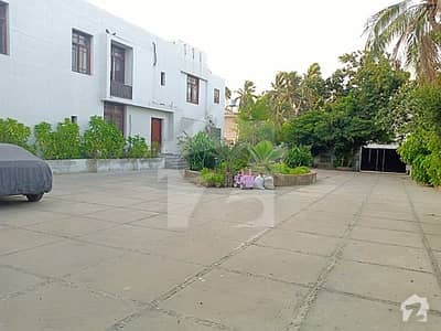 Vip Big Bungalow 3250 Yards On Lalazar Area For Urgent Sale