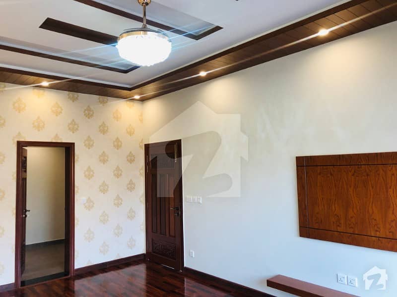 10 Marla Out Class Upper Potion For Rent In Paragon City Lahore