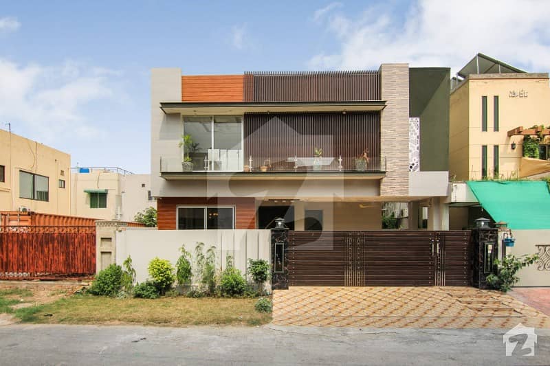 10 Marla Mazhar Munir Design Stylish Villa For Sale