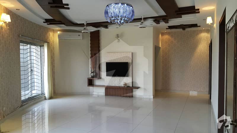 1 kanal House For Rent in Phase 4 DHA