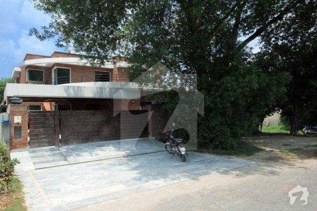 ڈی ایچ اے فیز 4 ڈیفنس (ڈی ایچ اے) لاہور میں 5 کمروں کا 1 کنال مکان 2 لاکھ میں کرایہ پر دستیاب ہے۔