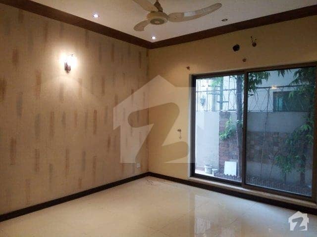 1 kanal House For Rent in Phase 4