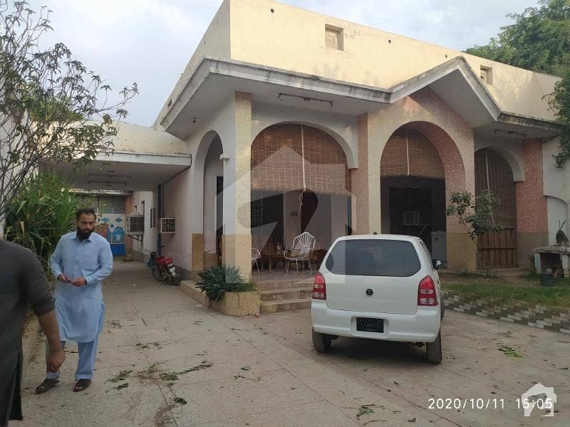 دبگھڑی پشاور میں 8 کمروں کا 4 کنال مکان 14.4 کروڑ میں برائے فروخت۔