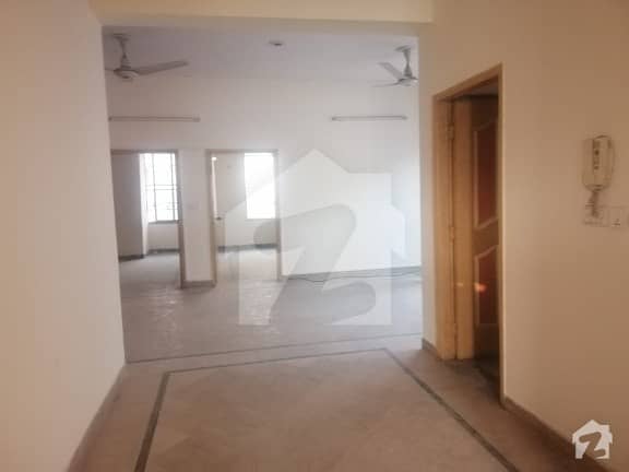 Allama Iqbal Town Ravi Block 10 Marla 6 Bedroom Marble Flooring  House For Sale
