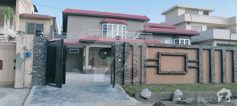 4500  Square Feet House Situated In Hayatabad For Sale