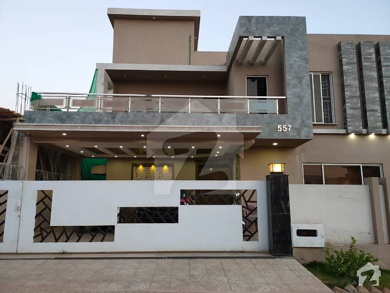 Luxury 1 Kanal House Is Available For Sale