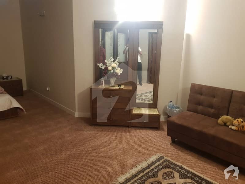 Fully Furnished Room For Executive Ladies