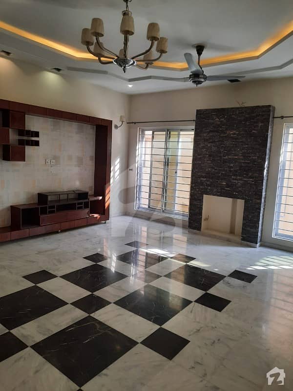 Fabulous One Kanal Upper Portion For Rent In Phase I