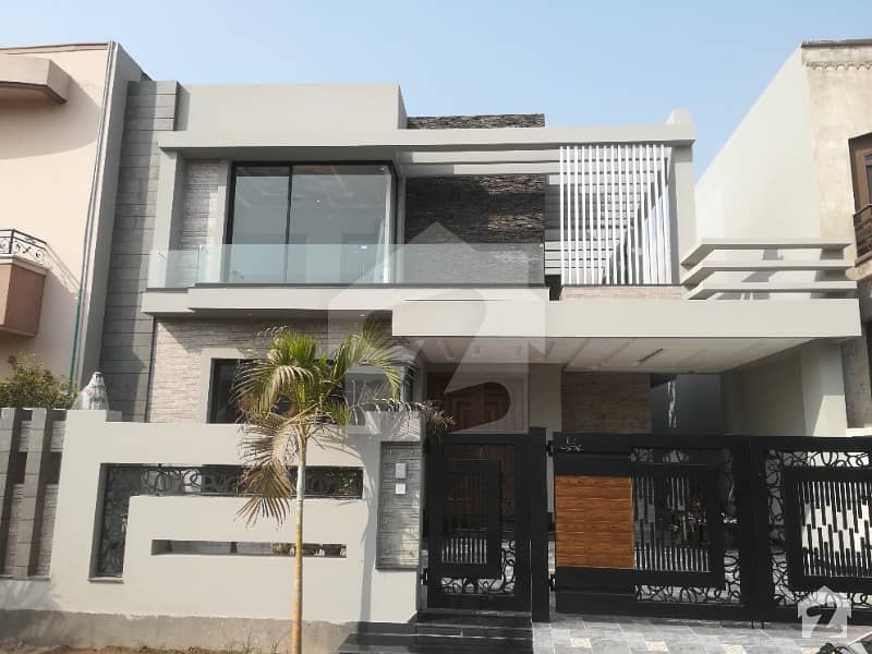 10 Marla Luxury House For Sale