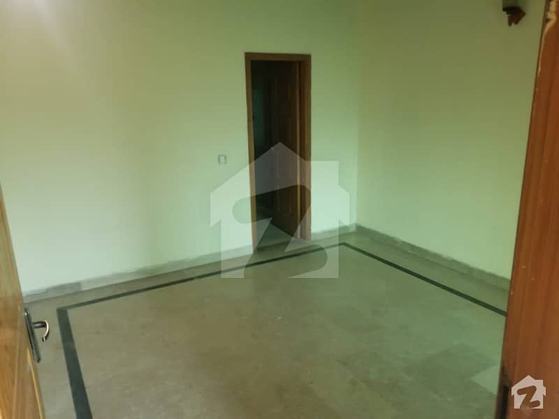 900  Square Feet Room For Rent In Johar Town