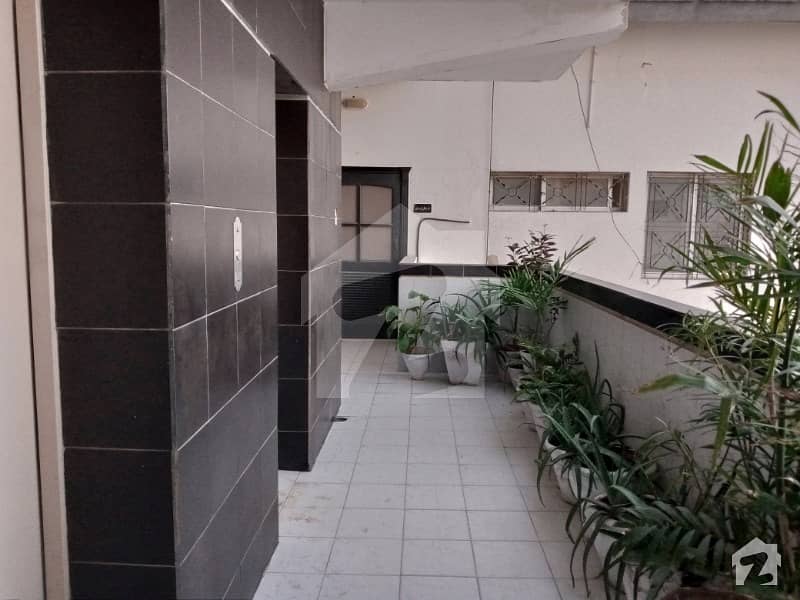 کلفٹن ۔ بلاک 2 کلفٹن کراچی میں 3 کمروں کا 12 مرلہ فلیٹ 3 کروڑ میں برائے فروخت۔