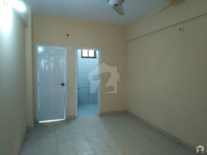 90 Square Yards Flat In Mehmoodabad Is Available