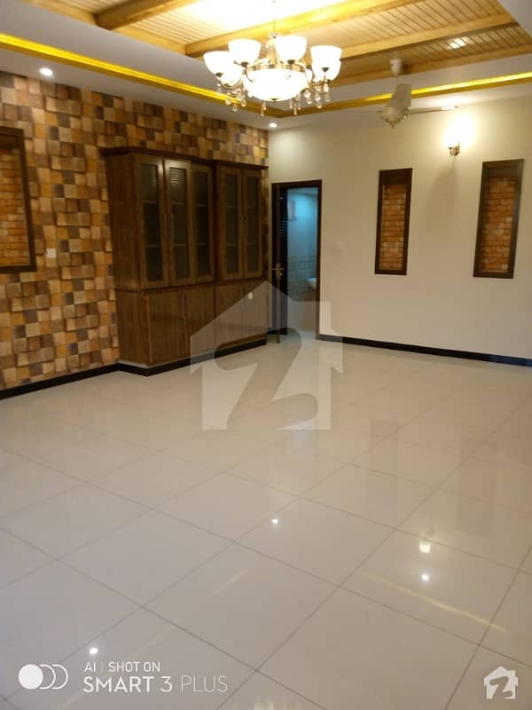 1 Kanal Upper Portion Available For Rent